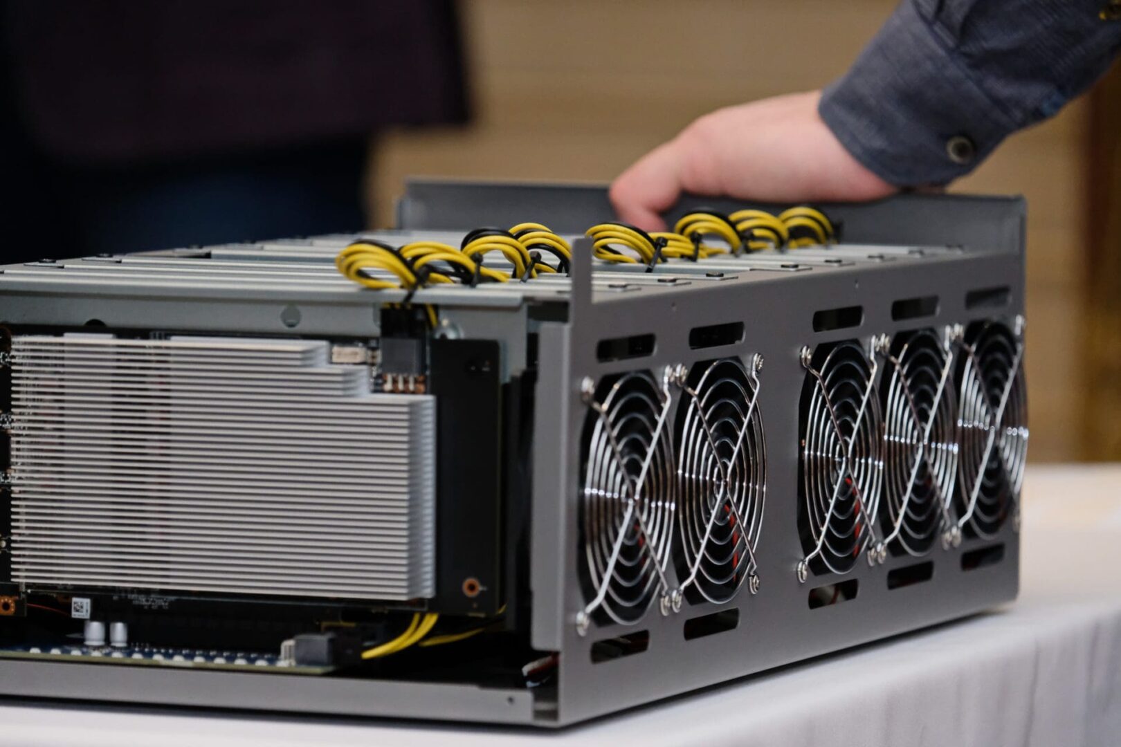 Omán impone la unión de mineros de Bitcoin a una pool nacional: ¿El fin de la minería independiente?