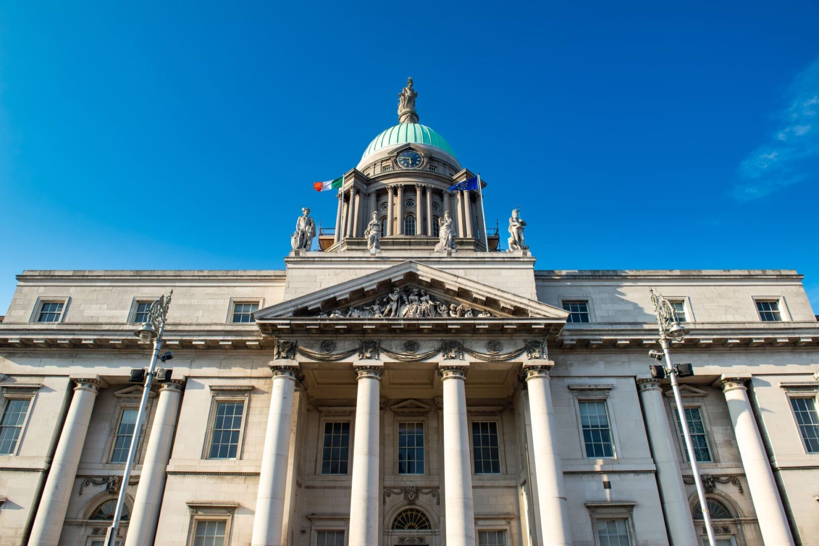 Irlanda lanza una advertencia: ¿están en camino regulaciones más severas para Bitcoin y DeFi?