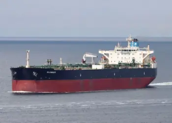 Irán asegura haber cerrado el estrecho de Ormuz, pero 17 millones de barriles de petróleo cuentan una historia diferente.