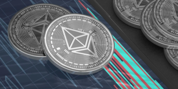 Ethereum enfrenta obstáculos críticos que siguen afectando su precio, que ha caído un 63% a pesar de los ETFs.