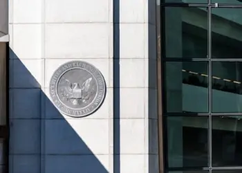 La SEC pospone la regulación de tokens y Burry lanza una advertencia inquietante