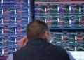 Bitcoin se desploma a los $60,000: ¿Están los inversores cambiando las criptomonedas por acciones?