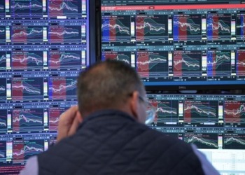 Bitcoin se desploma a los $60,000: ¿Están los inversores cambiando las criptomonedas por acciones?