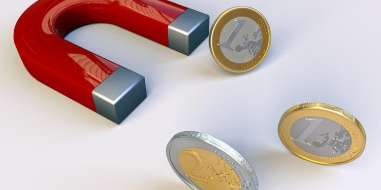 ¿Está Bitcoin a punto de enfrentar su mayor desafío? El precio se aleja de los $72,000 antes del vencimiento de opciones de $10 mil millones.