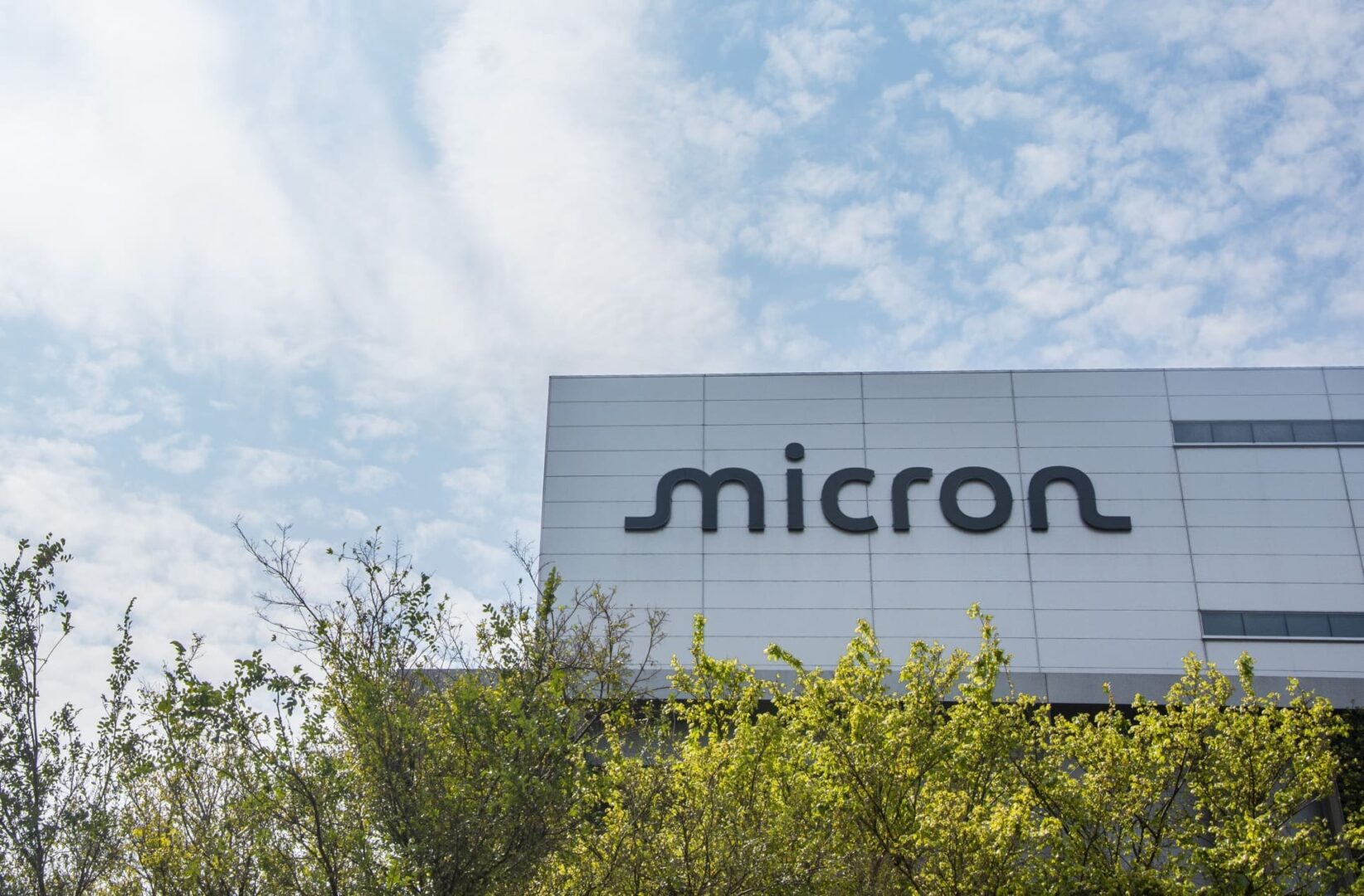 Micron desplaza a Meta y pone el ojo en Tesla: ¿qué significa para el futuro de la tecnología?