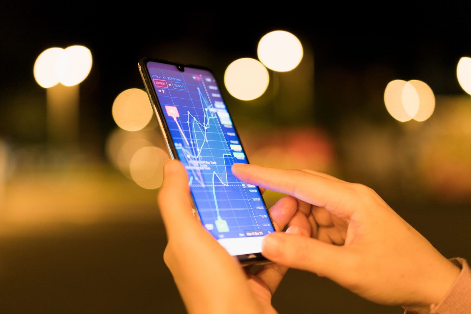 Bitcoin enfrenta obstáculos mientras Solana y Hyperliquid rompen barreras.