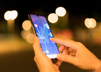 Bitcoin enfrenta obstáculos mientras Solana y Hyperliquid rompen barreras.