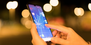 Bitcoin enfrenta obstáculos mientras Solana y Hyperliquid rompen barreras.