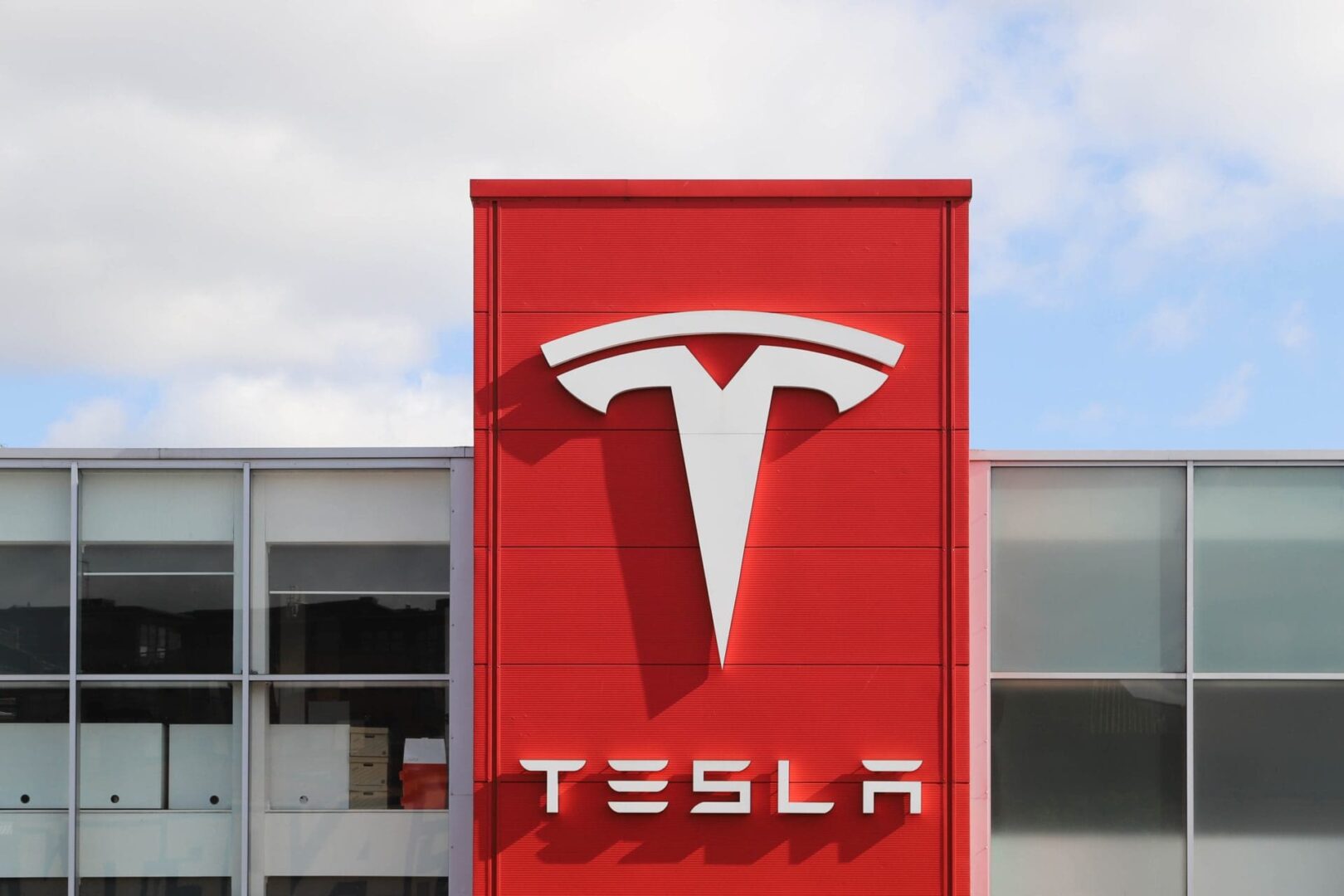 Tesla sorprende a Wall Street con un inesperado repunte del 8% en sus acciones