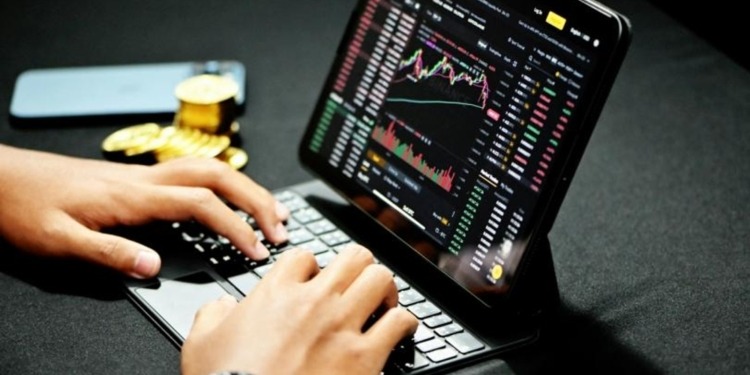 El desplome de las criptomonedas: ¿qué está causando la caída del precio de Ether y Dogecoin?
