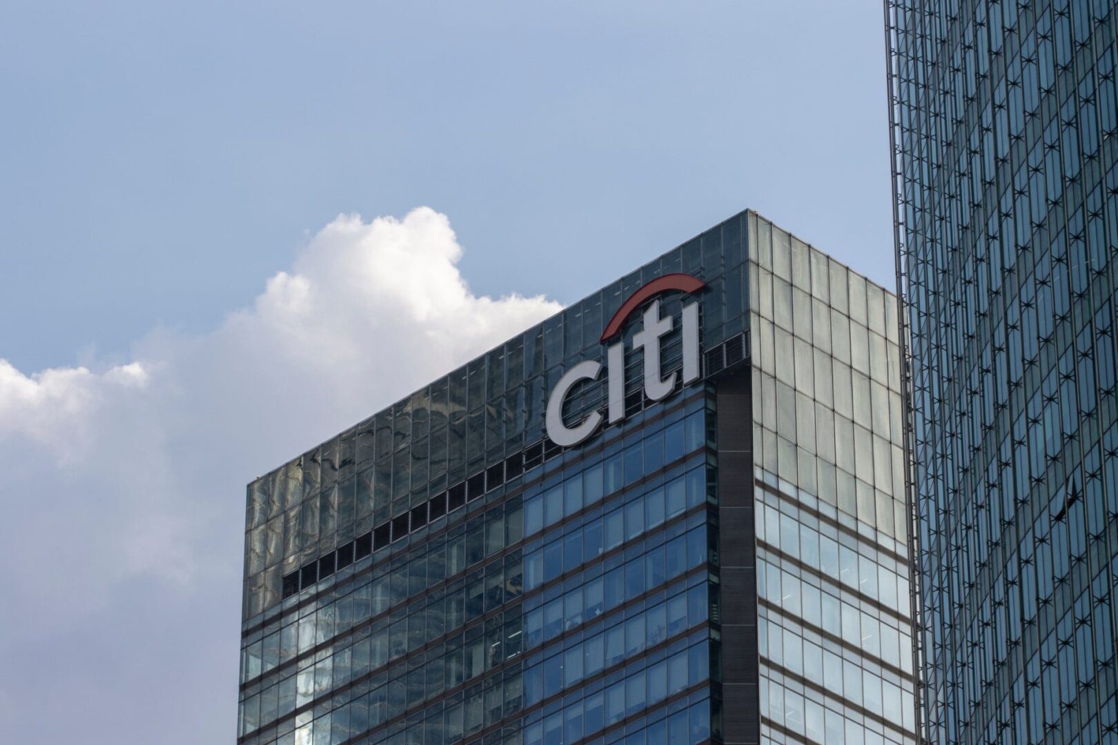 Citigroup sorprende al mercado al ajustar drásticamente sus proyecciones para Bitcoin y Ethereum.