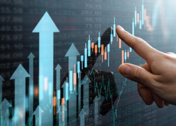 El rally de Bitcoin alcanza los $62,000 mientras Ether y Solana siguen en ascenso tras un sorpresivo corto apretón.