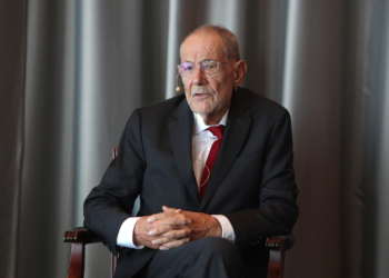Javier Solana destaca la relevancia de la cumbre ante las sorprendentes decisiones de Trump y el reencuentro de líderes mundiales.