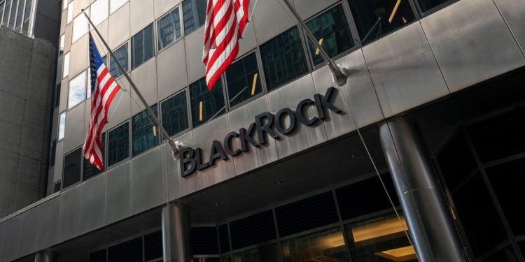 BlackRock lanza un ETF sobre el Nasdaq 100 que pone a prueba a Invesco.