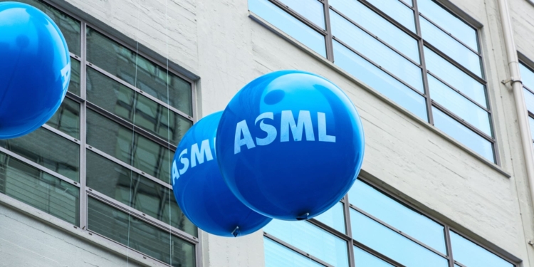Deutsche Bank ajusta sus expectativas sobre ASML: ¿está preparada para el desafío de la próxima semana? 1 Deutsche Bank ajusta sus expectativas sobre ASML: ¿está preparada para el desafío de la próxima semana?