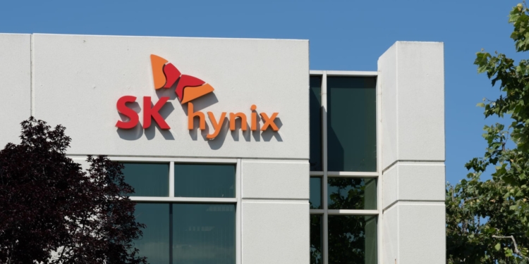 SK Hynix irrumpe en el Nasdaq con una sorprendente recaudación de 26.500 millones de dólares y un ascenso del 14% en su debut.