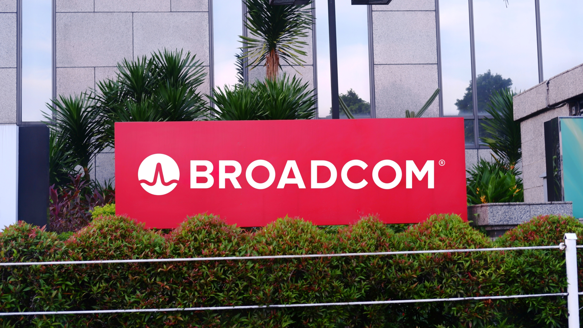 Apple da un paso gigante en su estrategia: ¡30.000 millones para adquirir chips de Broadcom en EE. UU.! 1 Apple da un paso gigante en su estrategia: ¡30.000 millones para adquirir chips de Broadcom en EE. UU.!
