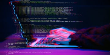 La inteligencia artificial abre la puerta a hackers para atacar contratos inteligentes antiguos, según expertos.