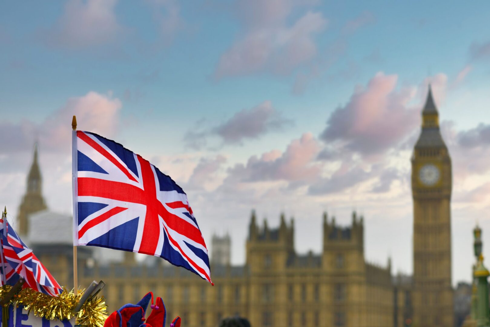 BlackRock y Ripple impulsan la ambiciosa iniciativa británica de blockchain que podría generar 44.000 millones de dólares anuales.