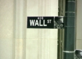Wall Street se prepara para un día decisivo entre el petróleo, la inflación y los balances bancarios.