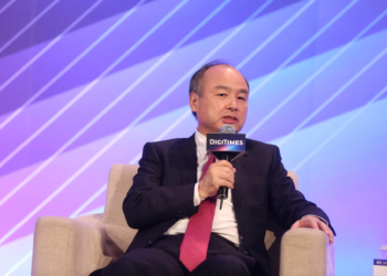 El creador de SoftBank anticipa una economía impulsada por IA de 46 billones de dólares y advierte: la resistencia es en vano. 4 El creador de SoftBank anticipa una economía impulsada por IA de 46 billones de dólares y advierte: la resistencia es en vano.