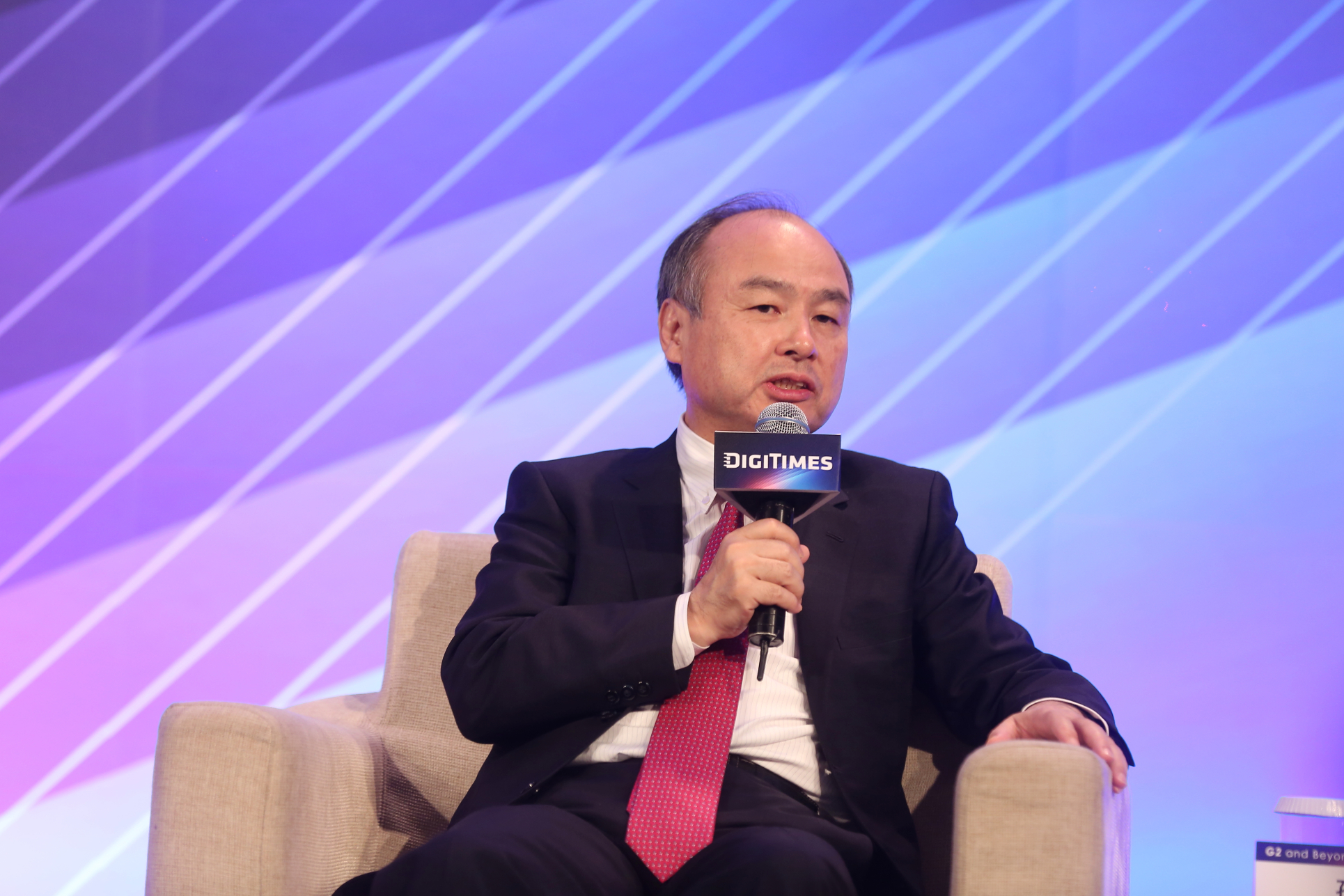 El creador de SoftBank anticipa una economía impulsada por IA de 46 billones de dólares y advierte: la resistencia es en vano. 1 El creador de SoftBank anticipa una economía impulsada por IA de 46 billones de dólares y advierte: la resistencia es en vano.