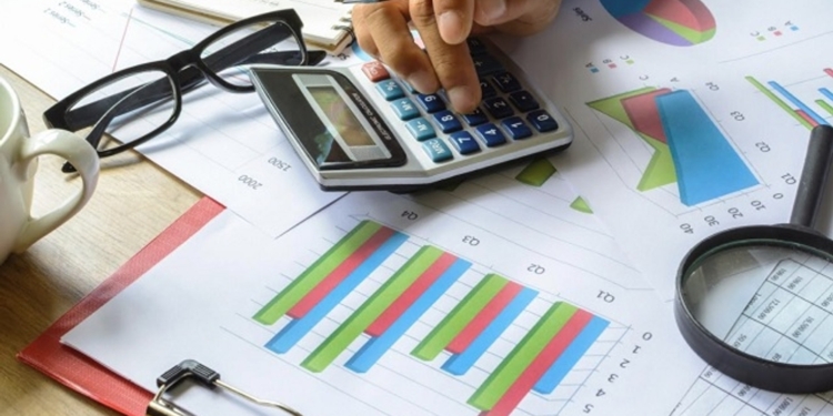 Descubre las oportunidades de inversión: Bankinter, CaixaBank, Cellnex, Naturgy, oro, Talgo y bitcoin al análisis.