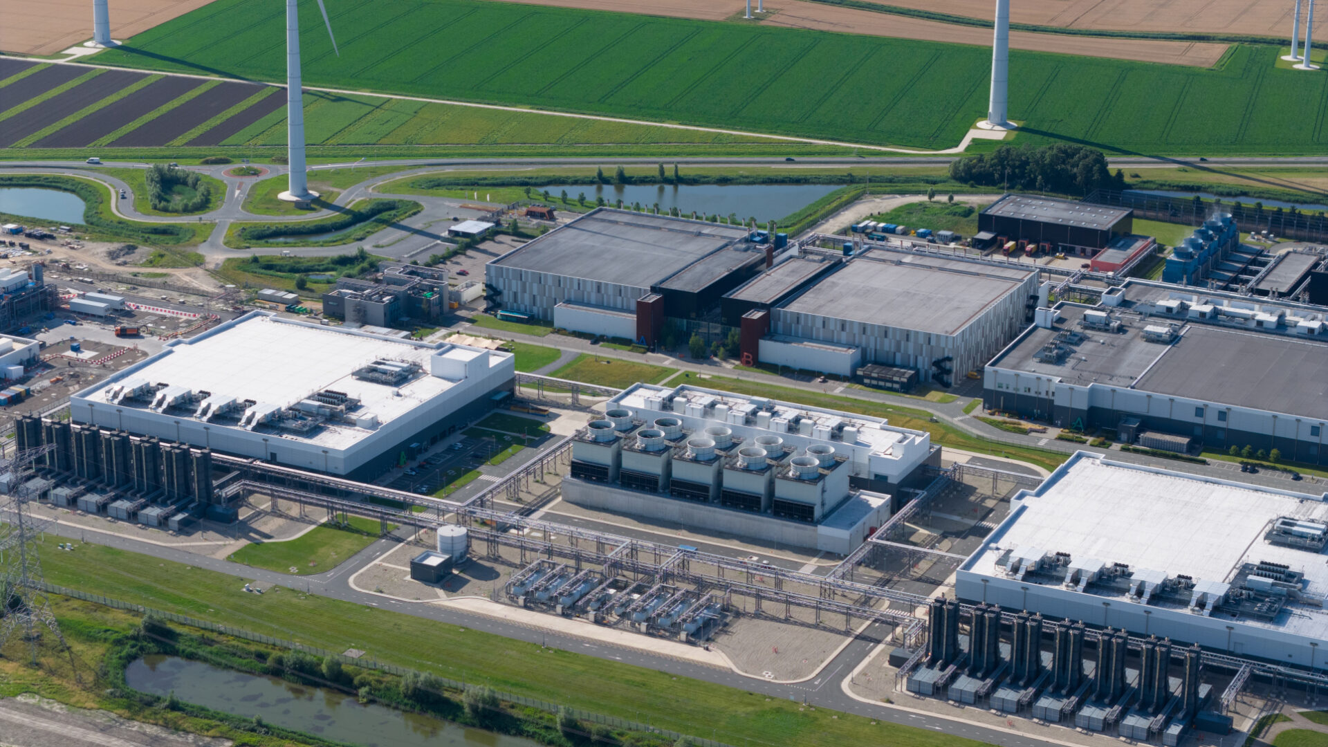 Las compañías energéticas baten récords gracias al voraz consumo eléctrico de la inteligencia artificial.