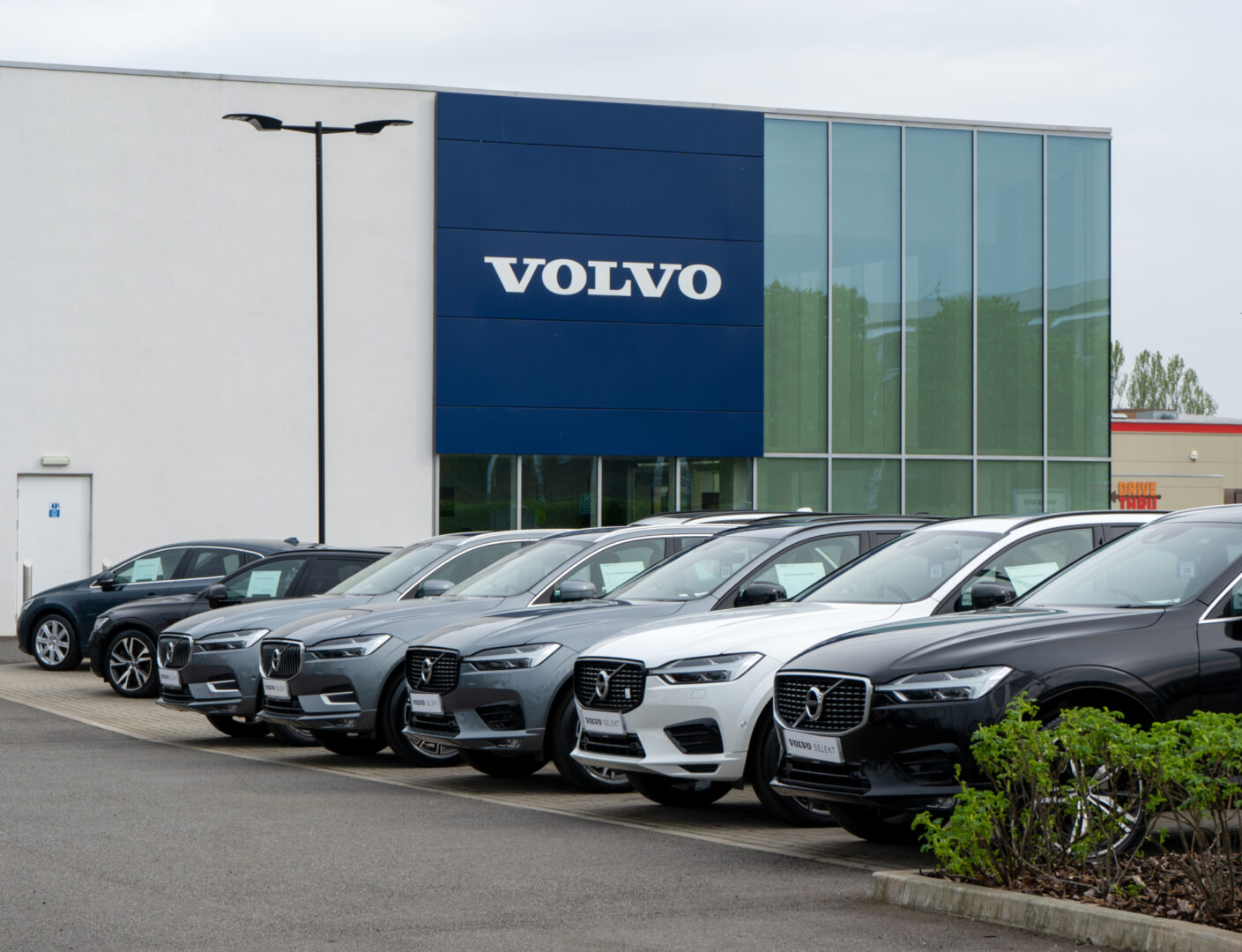 Volvo experimenta con su moneda digital en blockchain: ¿un paso hacia la revolución financiera?