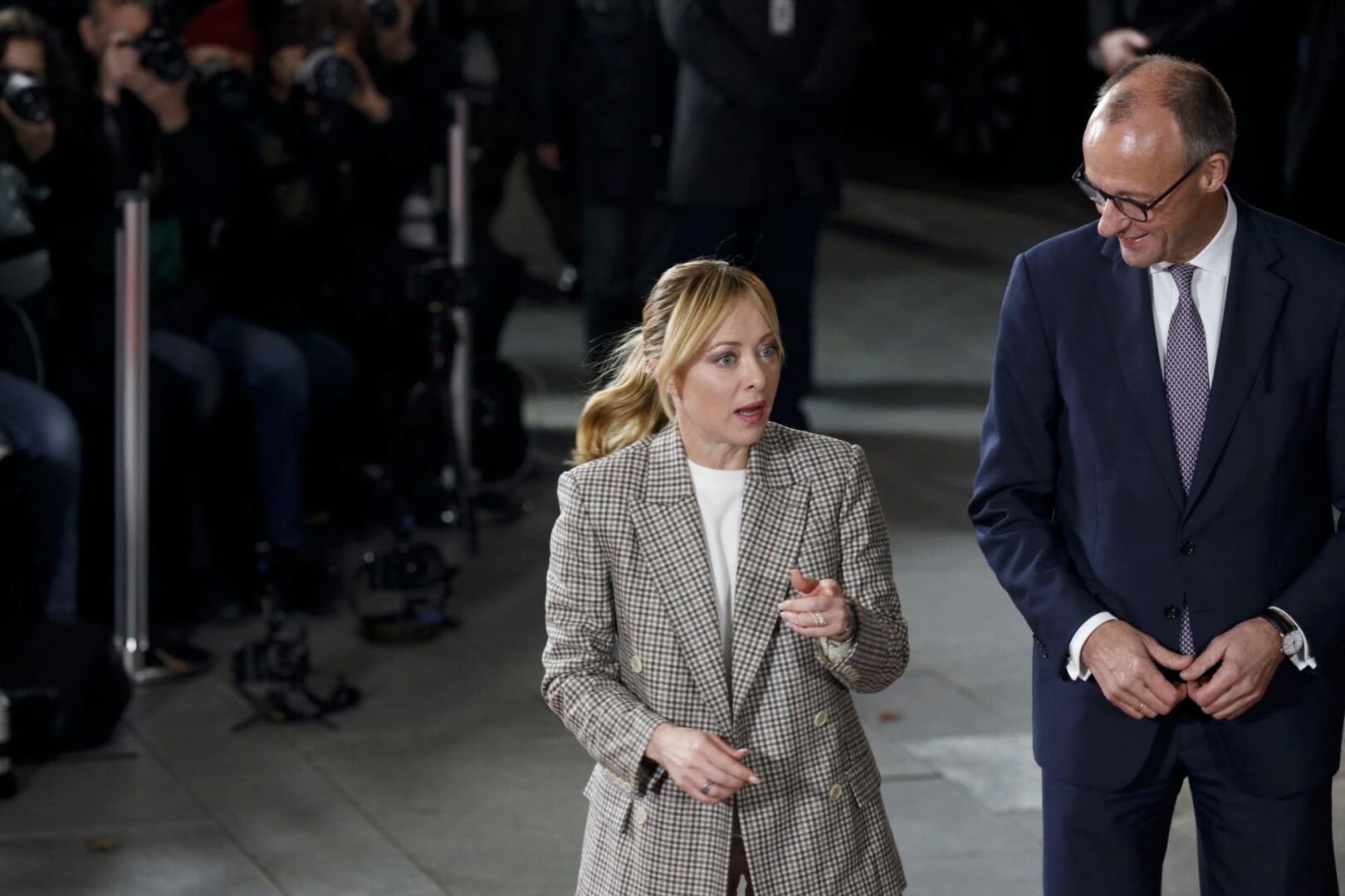 La caída de Orbán y el desafío de Meloni: ¿el complicado rumbo de Trump hacia Europa?
