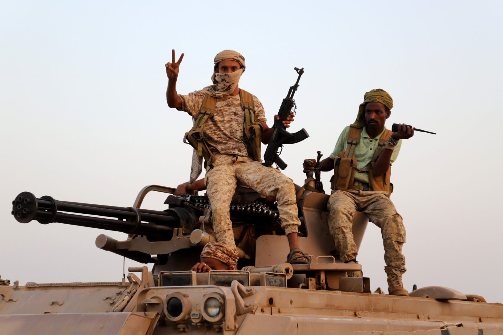 Hutíes advierten sobre ataques a buques con destino a Arabia Saudita y el petróleo se dispara.