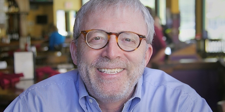 La sorprendente recomendación de Peter Brandt: ¿por qué es mejor invertir en bitcoin que en acciones de IA?