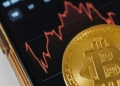 Bitcoin alcanza los $65,000 y Ethereum se une a la fiesta de las criptomonedas.