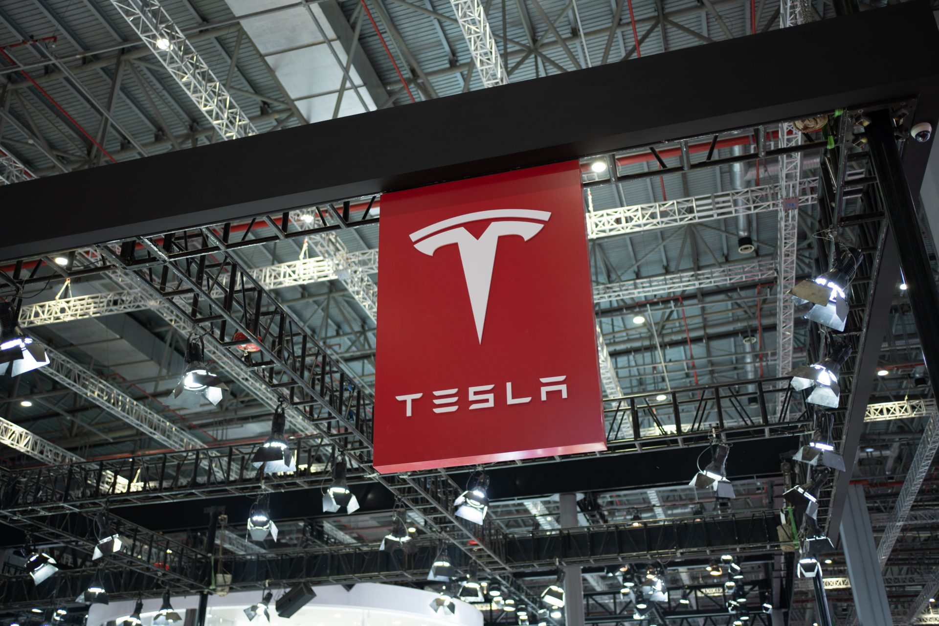 El sorpresivo desplome del 12% en las acciones de Tesla: ¿qué lo ha provocado? 1 El sorpresivo desplome del 12% en las acciones de Tesla: ¿qué lo ha provocado?