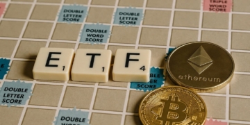 La caída histórica de los ETF de Bitcoin: ¿qué significa el auge de Ethereum?