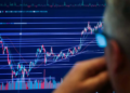 Wall Street sorprende al elegir una criptomoneda caída un 73% en lugar de Bitcoin o Ethereum