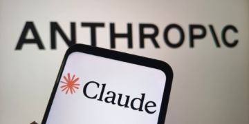 Claude de Anthropic comete un error sorpresa y afecta a tres empresas importantes