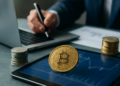 ¿Está Bitcoin a un paso de tocar fondo? Benjamin Cowen revela un posible ciclo de 69-73 días.