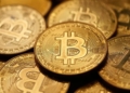 Bitcoin se desploma a su mínimo en semanas tras la impactante revelación de Strategy.