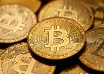 Bitcoin se desploma a su mínimo en semanas tras la impactante revelación de Strategy.