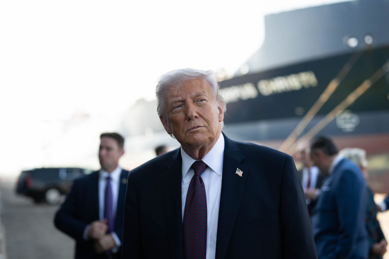 Trump sorprende al cancelar el ataque y abre la puerta al diálogo con Irán.