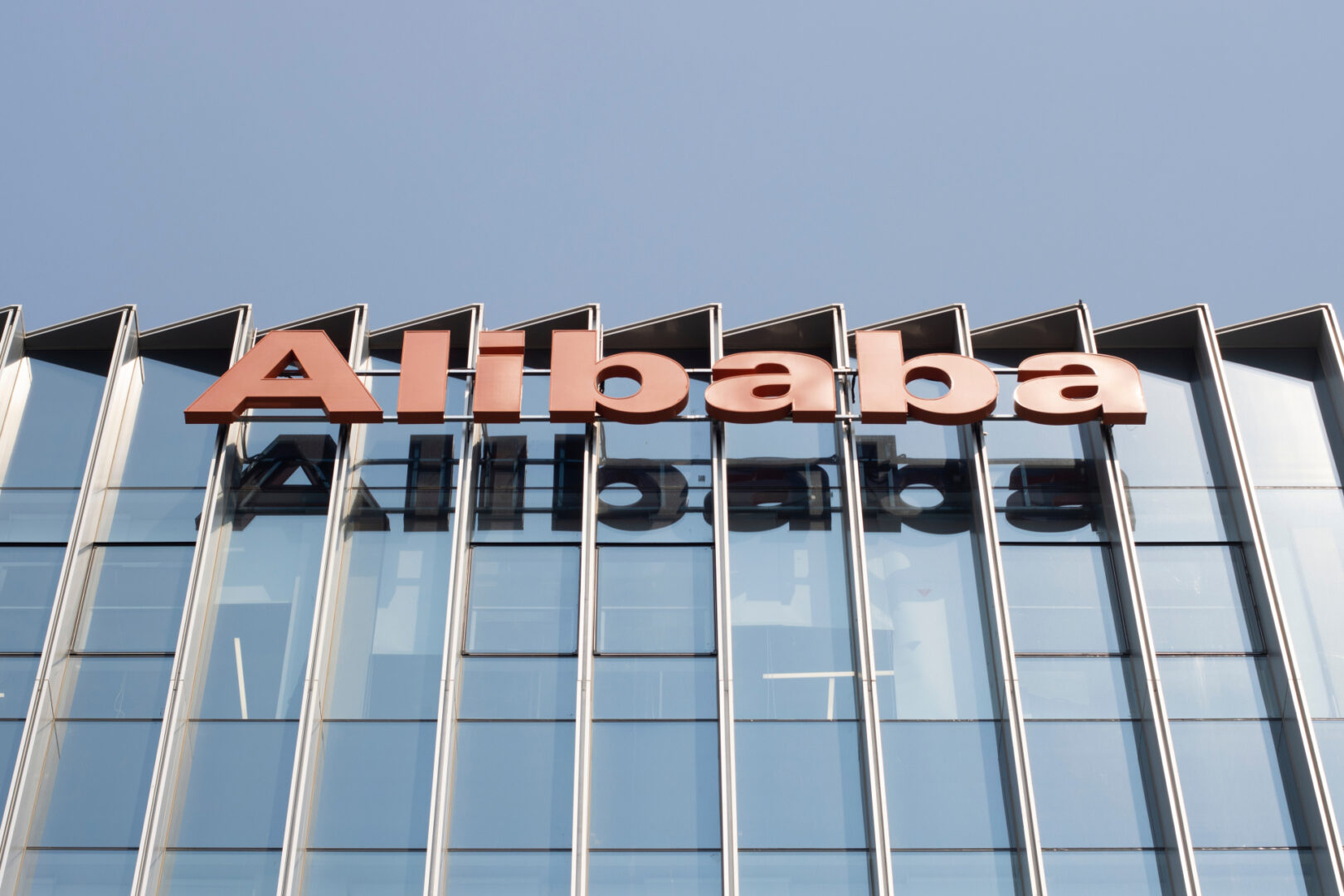 Alibaba presenta su ambicioso modelo de inteligencia artificial en un desafío a OpenAI y Anthropic.