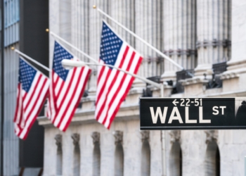 Wall Street avanza impulsado por resultados positivos, pero la amenaza de las tasas de interés persiste. 4 Wall Street avanza impulsado por resultados positivos, pero la amenaza de las tasas de interés persiste.