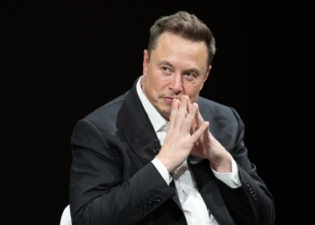 SpaceX sorprende con resultados, pero sus acciones caen en picada al cierre del mercado.