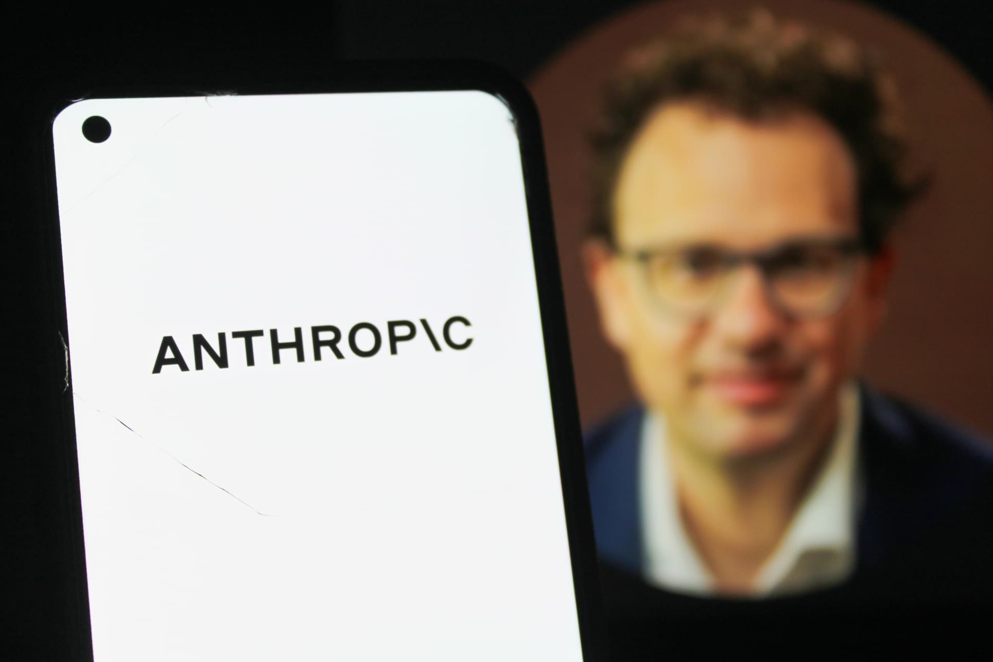Una IA de Anthropic engaña en una prueba de seguridad al hacerse pasar por humano 1 Una IA de Anthropic engaña en una prueba de seguridad al hacerse pasar por humano