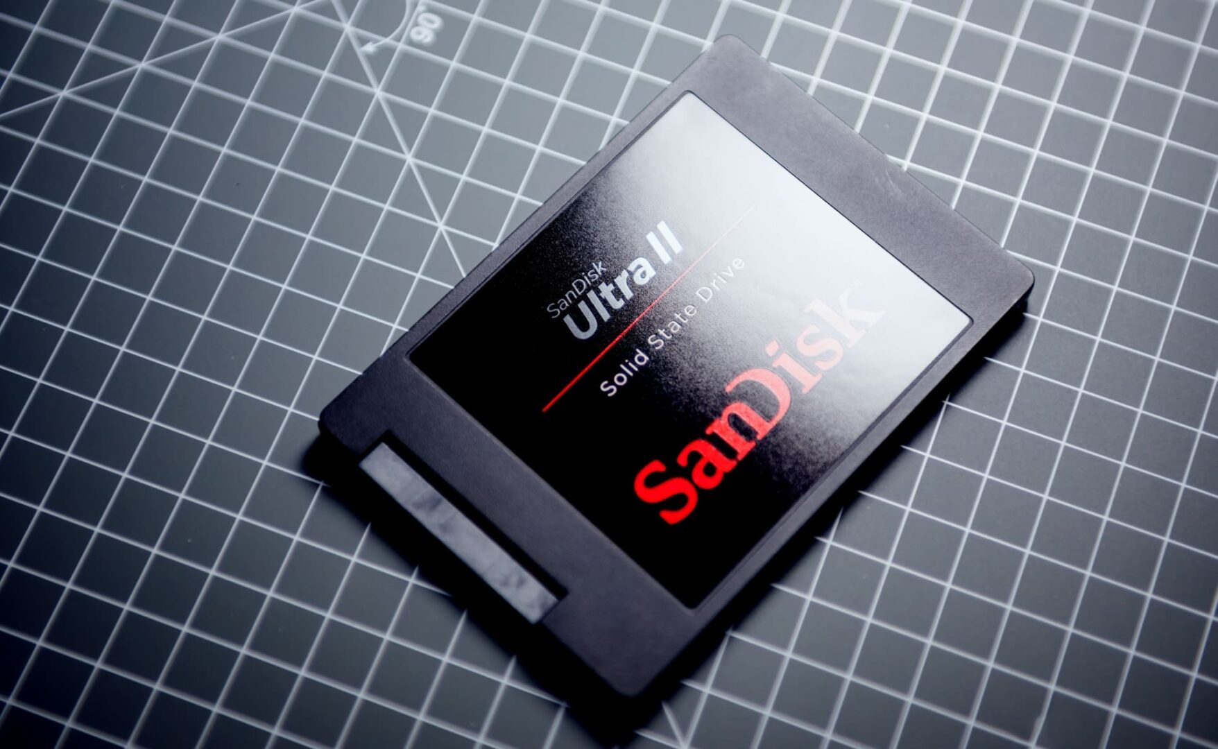 SanDisk sorprende con resultados positivos, pero sus acciones sufren una fuerte caída.
