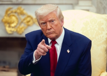 Irán arremete contra Trump por su "teatro diplomático" y el precio del petróleo se dispara.