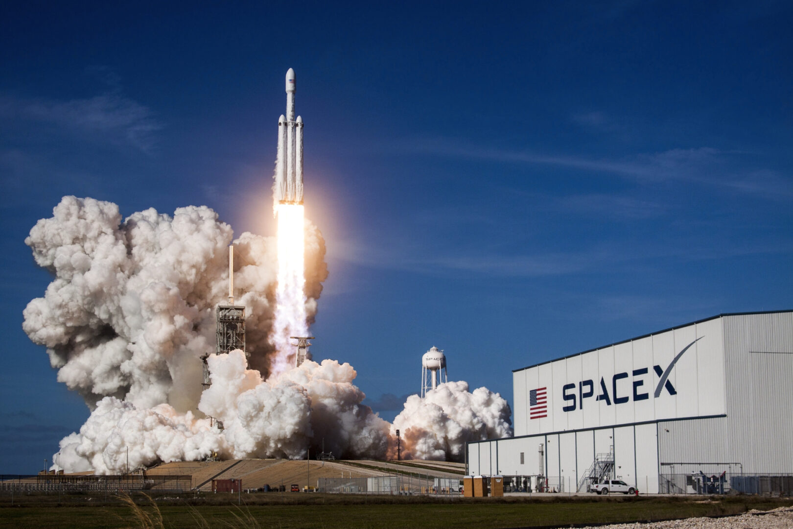 SpaceX experimenta un sorprendente ascenso del 23% a pesar de la inminente liberación de acciones.