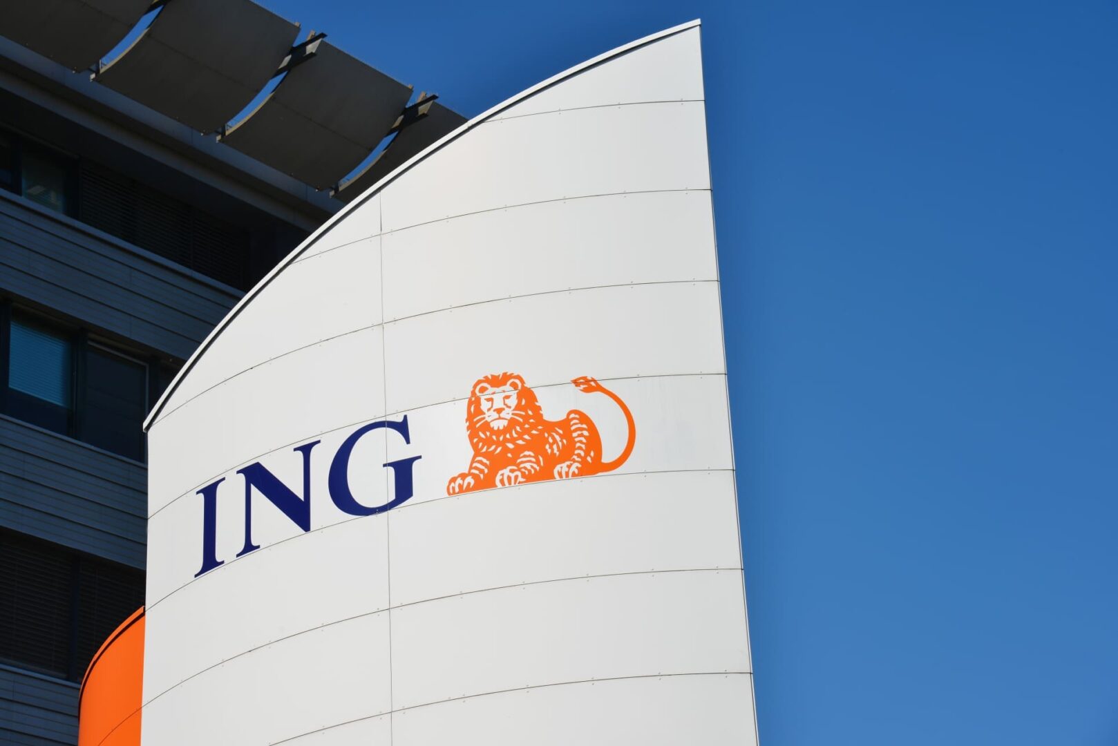 ING revela cómo la IA impulsa la transición energética a pesar de su consumo eléctrico.