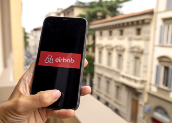 Airbnb revoluciona su valor gracias a la inteligencia artificial y sus acciones se disparan un 16%